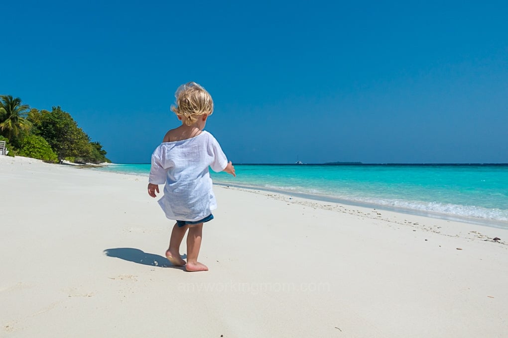 Ein Urlaub auf den Malediven mit Kleinkindern - das geht nicht nur, sondern auch wunderbar entspannt. Ein Erfahrungsbericht von mal ehrlich mit Tipps zum Flug, Packen und Reise.