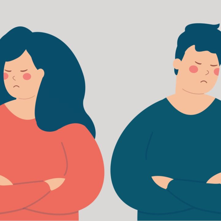 Paar, das sich anschweigt: Hilft ehrliche Kommunikation gegen emotionalen Frust?