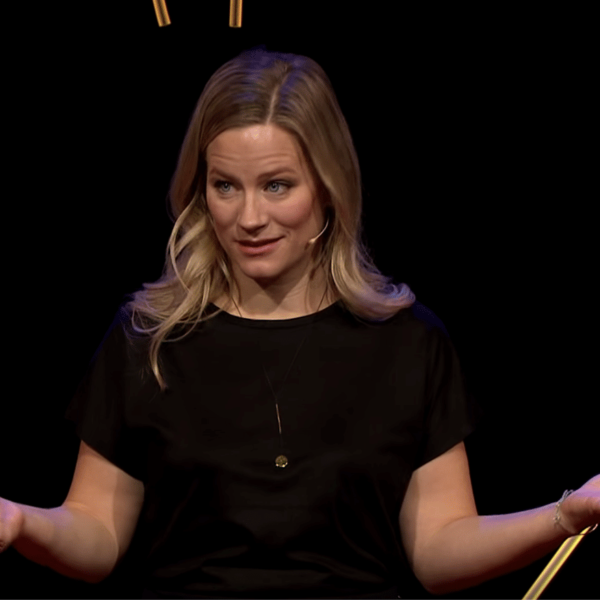 Andrea Jansen beim TedX-Talk: Um Gleichberechtigung zu erreichen, müssen wir wegkommen vom Bild der sich aufopfernden, fürsorglichen Mutter.
