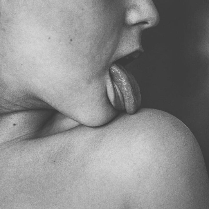 Sex macht wieder Spass Bild Frau mit Zunge