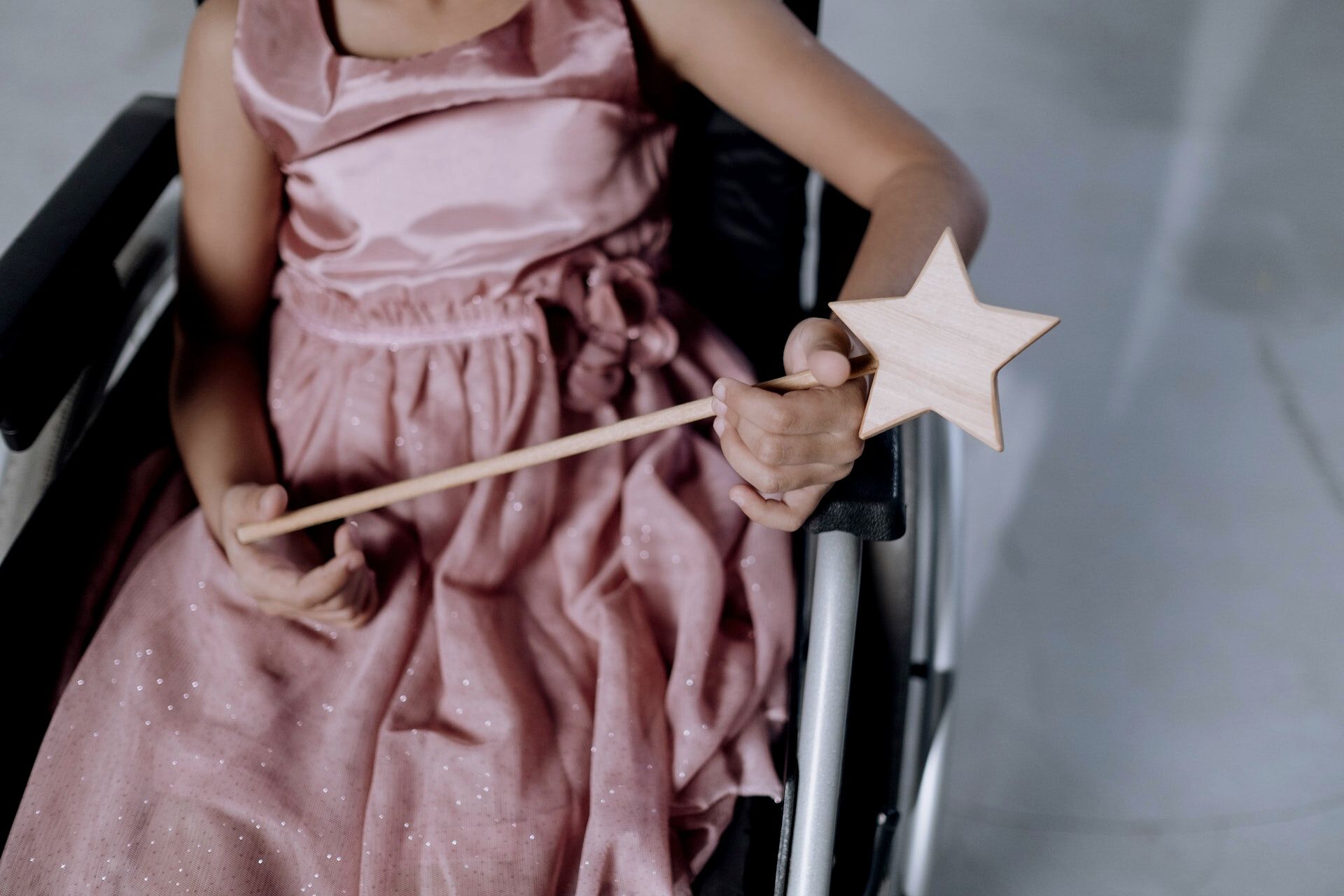 Wie begegnen wir Kindern mit Behinderung und ihren Familien im Alltag? Von Ableismus und Inklusion. Sechs Eltern erzählen. - mal ehrlich