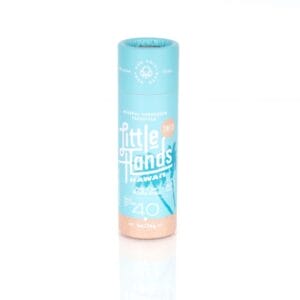 Sonnencreme besteht aus 100% natürlichen Inhaltsstoffen und ist ungefährlich für Tiere, Pflanzen und natürlich auch kleine Menschen.