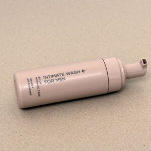 Natürliche Intimwaschlotion für Männer – sanfte, pH-ausgeglichene Reinigung mit Bio-Inhaltsstoffen, vegan & frei von reizenden Zusätzen.