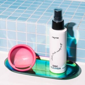 Alkoholfreier Reinigungsspray für Menstruationsdiscs und -cups – sanft, effektiv und dermatologisch getestet für die hygienische Intimpflege.