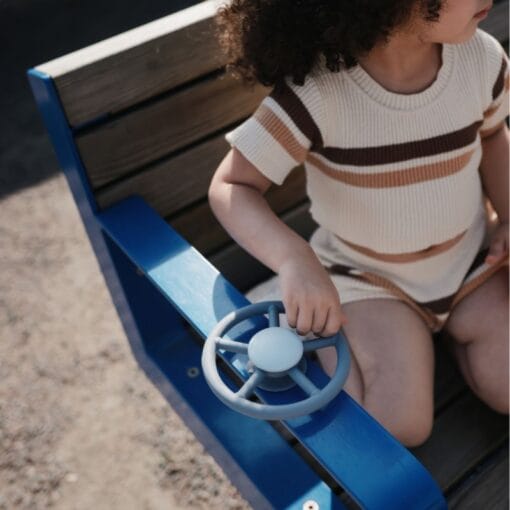 Perfekt für unterwegs oder zu Hause: Ein drehbares Spielzeug mit Saugnapf, das Kleinkinder spielerisch beschäftigt und die Feinmotorik fördert.