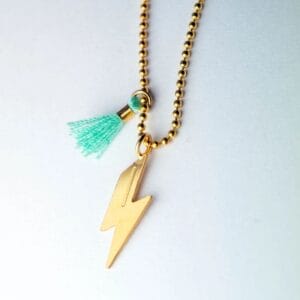 Handgefertigter Schmuck aus Frankreich – 24k vergoldet, umweltfreundlich verpackt und ideal als Geschenk für Kinder ab 6 Jahren.