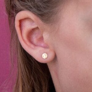 Handgefertigter Schmuck aus Frankreich – 24k vergoldet, umweltfreundlich verpackt und ideal als Geschenk für Kinder ab 6 Jahren.