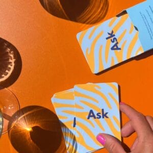 Bringt frischen Wind in eure Beziehung – mit ehrlichen Fragen, die zum Reden, Lachen und Nachdenken anregen, stärkt ihr eure Verbindung im Alltag auf ganz natürliche Weise.