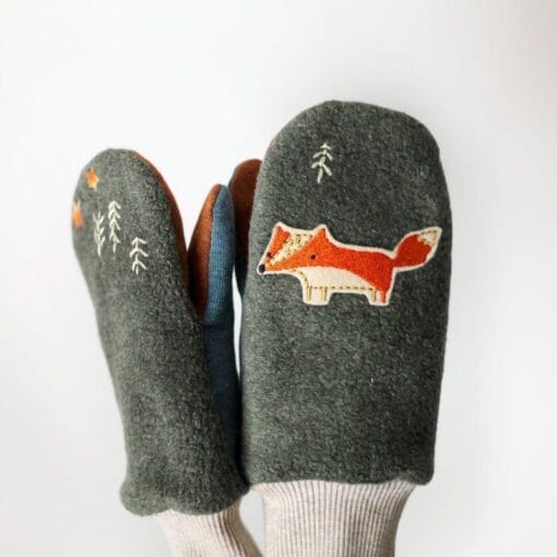 Vegane Bügelbilder aus Deutschland – einfach aufbügeln, waschbar bei 40 °C und perfekt zum Reparieren oder Verschönern deiner Kleidung.