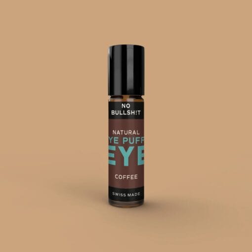 No Bullsh!t Bye Puffy Eye Augenroller in brauner Glasflasche mit schwarzem Deckel