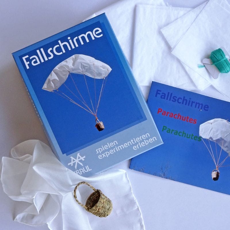 Das Fallschirmset für Kinder ab 8 Jahren – zum Basteln, Experimentieren und spielerischen Physik-Lernen mit eigenen Fallschirmen, Spielfiguren und Passagieren.