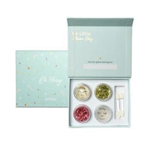 Bio Glitzer von Oh Flossy – sicher für Kinder, pflanzenbasiert und biologisch abbaubar. Perfekt für kreative Schminklooks & Kinderpartys. Passt ideal zu Face Paint & Badebomben.