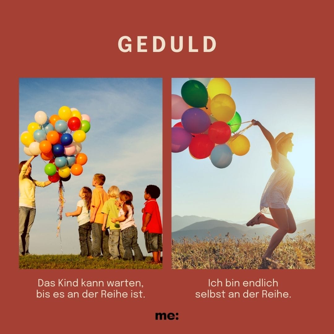 Kinder warten in einer Reihe auf einen Ballon, Mutter hüpft mit Ballons vor Berghorizont. Kindergarten-Voraussetzungen vs. Eltern-Benefits.