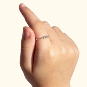Die verstellbaren Fidget-Ringe La Bague Chill für Kinder (3 Perlen) und Teenager (4 Perlen) helfen sanft gegen Nervosität, sind handgefertigt in Frankreich und in Silber oder Gold erhältlich.