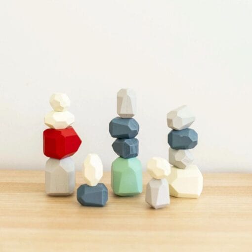 Patience Pebbles – nachhaltiges Holzspielzeug aus Australien, das Kinder ab 3 Jahren spielerisch zu Achtsamkeit, Geduld und Kreativität anregt.