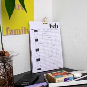 Mit dem wunderschön gestalteten Familienplaner kommt der ganze Mental Load zu Papier. Jetzt kaufen! Inklusive tollen Mini-Poster