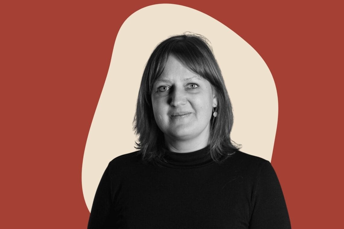 Ein Porträtbild von Karen Merkel auf der Interview-Collage