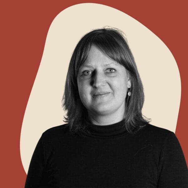 Ein Porträtbild von Karen Merkel auf der Interview-Collage