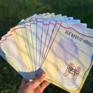 Bietet Kindern ab der Grundschule alles, um Fadentricks und Figuren wie Eiffelturm oder Brille zu legen – alleine oder gemeinsam spielend.