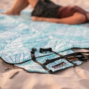 Picknick mit Stil! Die Picknickdecke hat eine wasserdichte Unterseite und ist einfach in der Maschine waschbar. Platz für 6 Personen.