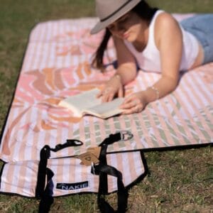 Picknick mit Stil! Die Picknickdecke hat eine wasserdichte Unterseite und ist einfach in der Maschine waschbar. Platz für 6 Personen.