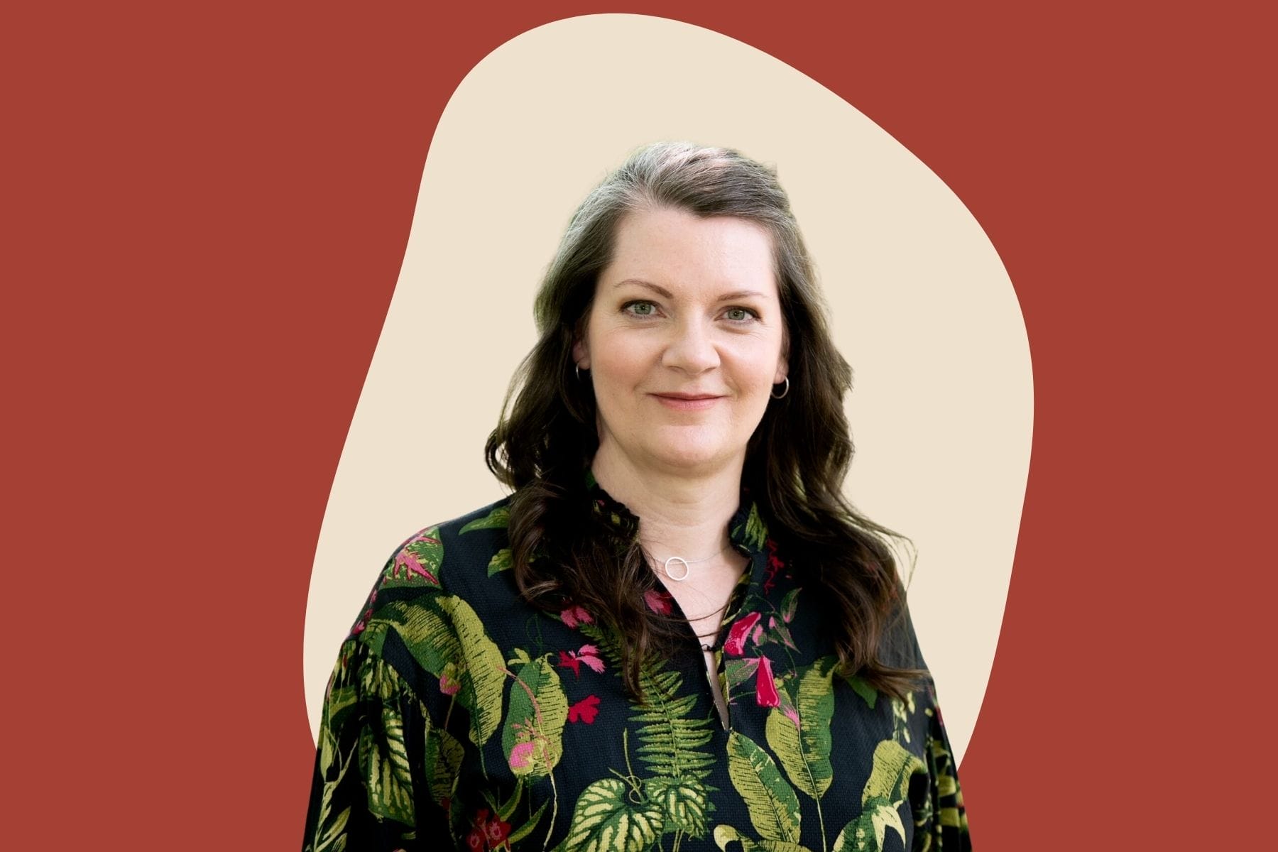 Ein Porträtbild der Bestseller-Autorin Patricia Cammarata in einer Collage.