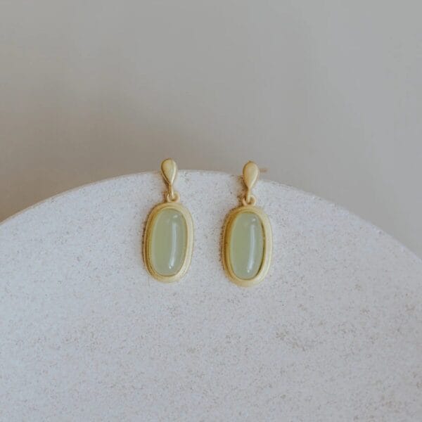 Leana – wasserfester, hypoallergener Ohrstecker für empfindliche Kinder- und Erwachsenenohren.