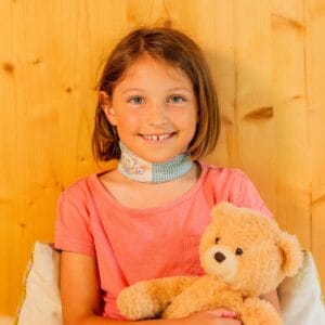 Halswickel sind eine sanfte Methode, um deinem Hals und dir Linderung zu verschaffen. Einfach erwärmen, umlegen und spüren, wie die wohltuende Wärme die Beschwerden mildert und für Entspannung sorgt.