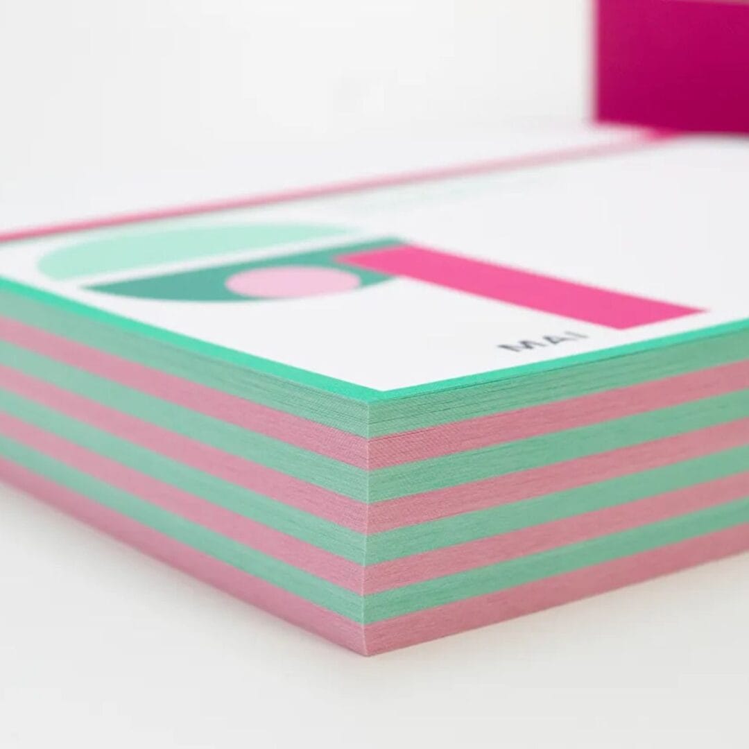 365 neue Seiten von dir – der Journaling-Kalender 2026 mit täglichen Schreibimpulsen. Jeden Tag ein paar Minuten schreiben, nachdenken und kleine Auszeiten genießen. Für Erwachsene, die sich selbst bewusster begegnen möchten.