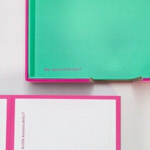 365 neue Seiten von dir – der Journaling-Kalender 2026 mit täglichen Schreibimpulsen. Jeden Tag ein paar Minuten schreiben, nachdenken und kleine Auszeiten genießen. Für Erwachsene, die sich selbst bewusster begegnen möchten.