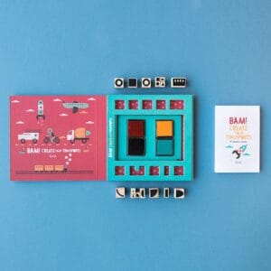 BAM! Activity Sets von Londji – Fördern spielerisch Kreativität und Feinmotorik mit Holzstempeln und Notizbuch.