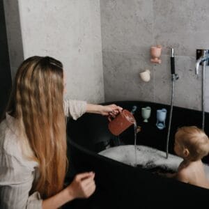 Fördert spielerisch Feinmotorik, Farbenverständnis und logisches Denken – aus nachhaltigem Silikon, ideal für kleine Entdeckerhände.