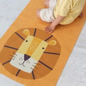 Kinder-Yogamatte Emmi 🦄 | Kimi 🐱 | Leo 🦁 – rutschfest, waschbar & perfekt für kleine Yogis.