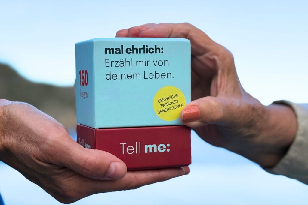 Das Kartenset mit 150 Fragen an Eltern, Grosseltern, Göttis, Gottis und weitere wichtige Menschen in deinem Leben. Super für unter den Weihnachtsbaum.