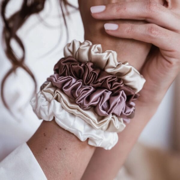 Scunchies aus Seide von Emyli's Pillow