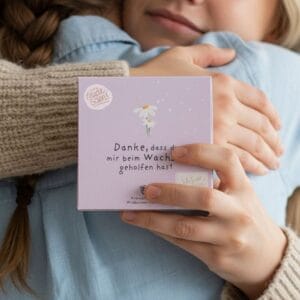 Aus dem Pflanzkästchen "Dankschön" wachsen Wiesen-Margeriten.