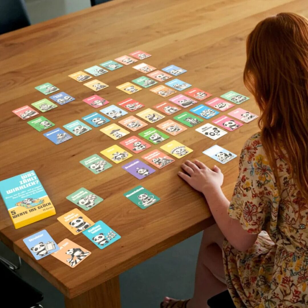 Das Kartenset "5 Werte zum Glück" enthält 90 Karten für mehr Klarheit, Mut und Sinn im Leben