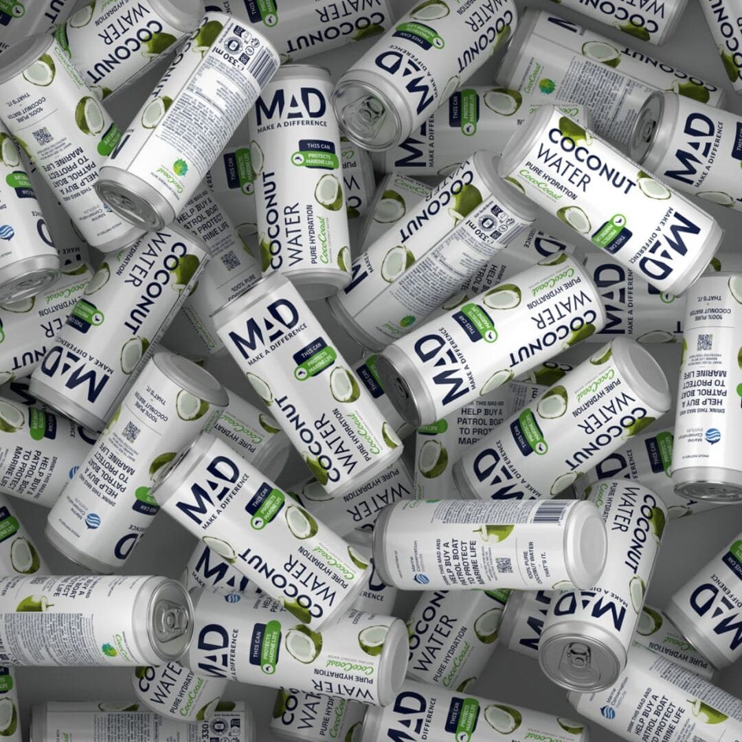 Pures Kokoswasser von MAD ist die Wahl, um im Sommer hydriert zu bleiben.