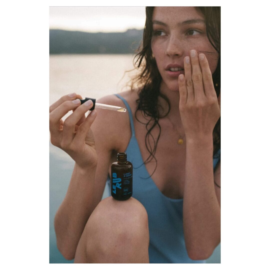 Vitamin-C-Serum von Le Rub mit fermentierter Acerola und Hyaluronsäure. Beruhigt, schützt vor oxidativem Stress, eignet sich für sensible Haut.