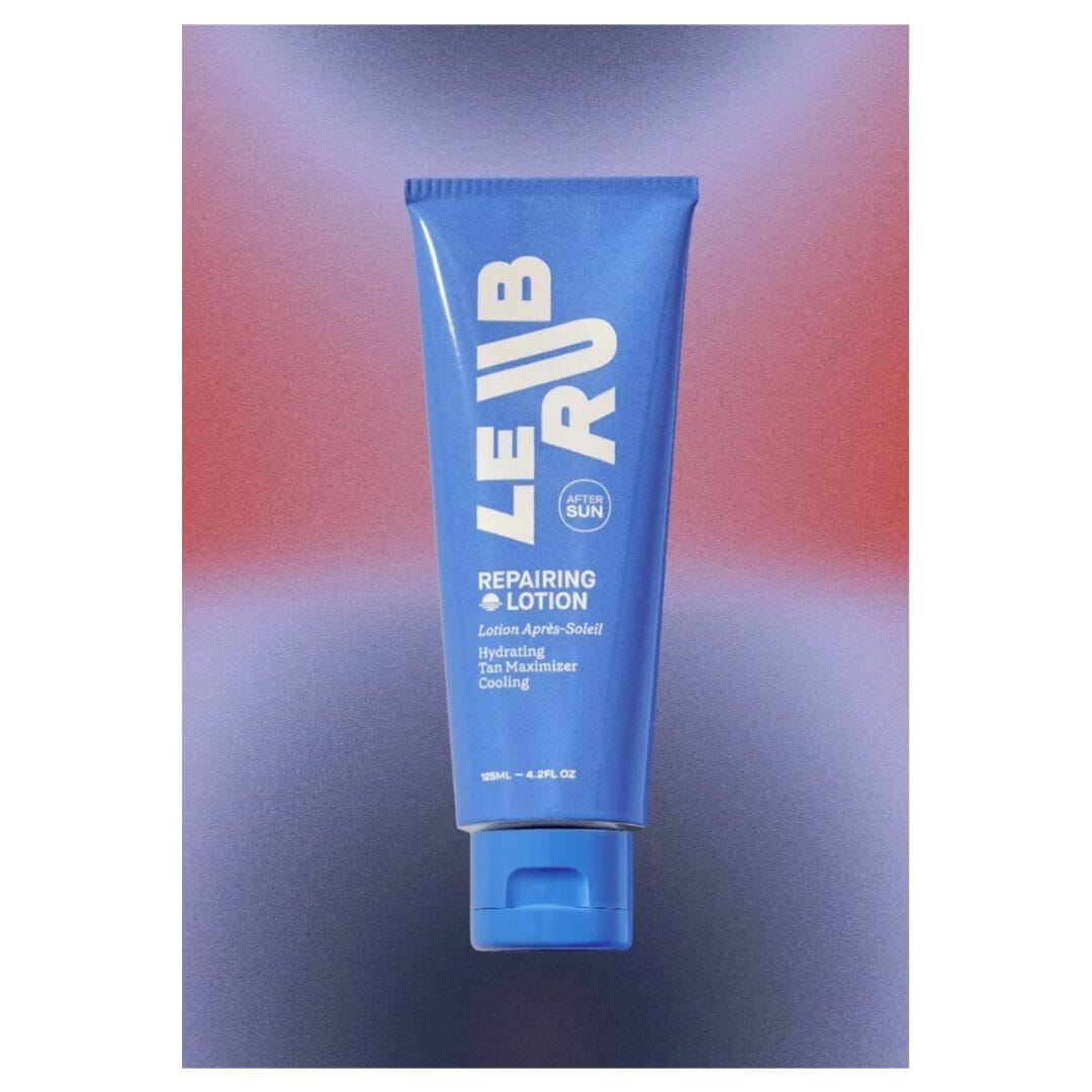 Beruhigende Body Lotion nach der Sonne mit Sheabutter, Hyaluron und Aloe vera. Vegan, reef-safe, made in Italy. Auch für sensible Haut.