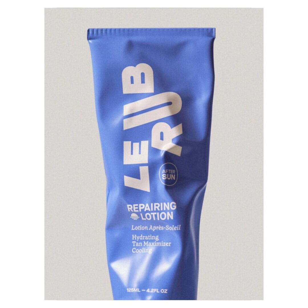 Beruhigende Body Lotion nach der Sonne mit Sheabutter, Hyaluron und Aloe vera. Vegan, reef-safe, made in Italy. Auch für sensible Haut.