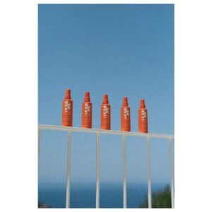 Mineralischer Sonnenschutz mit Zinkoxid und Hautpflege-Wirkstoffen. SPF 30 und 50 fürs Gesicht oder als Körper-Spray. Aus Italien, vegan, riff-freundlich.