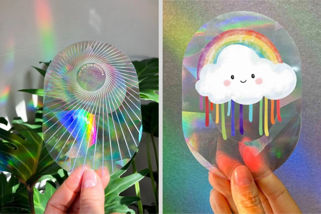 Den Rainbow Maker Sticker kann man ans Fenster kleben, und sobald die Sonne reinscheint, zaubert er kleine Regenbögen an die Wände.