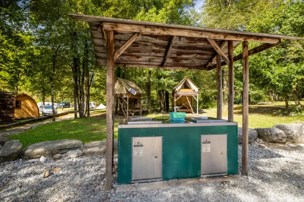 Kochstation auf dem Camping Gordevio Valle Maggia. Die besten Campingplätze für Familien – unsere Empfehlungen