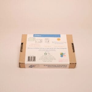 Cyanotypie-Postkarten-Set: 10 vorbereitete Postkarten für Sonnendrucke unterwegs. Nachhaltig verpackt, hergestellt in Frankreich. Ideal für die Ferien.