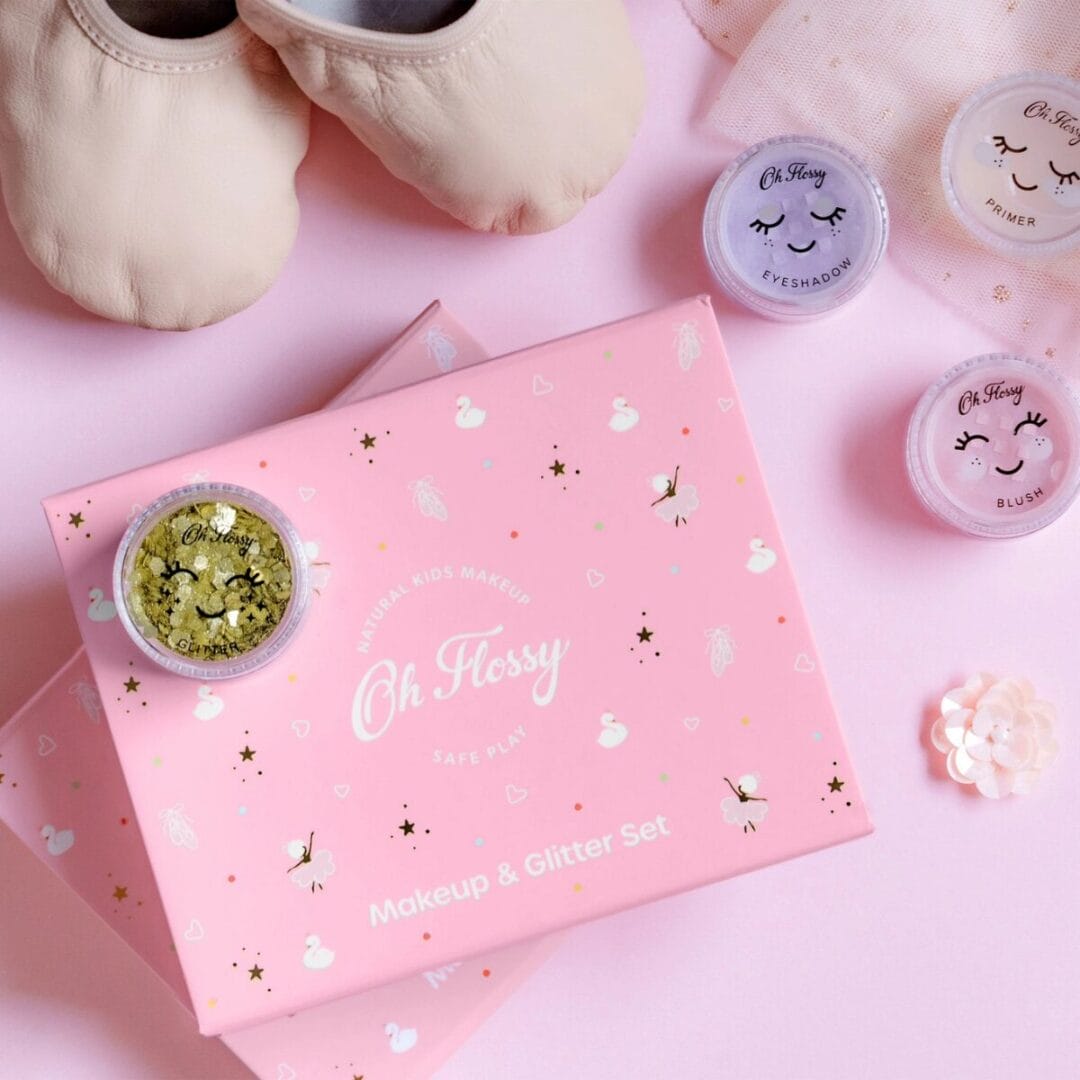 Bio Glitzer von Oh Flossy – sicher für Kinder, pflanzenbasiert und biologisch abbaubar. Perfekt für kreative Schminklooks & Kinderpartys.