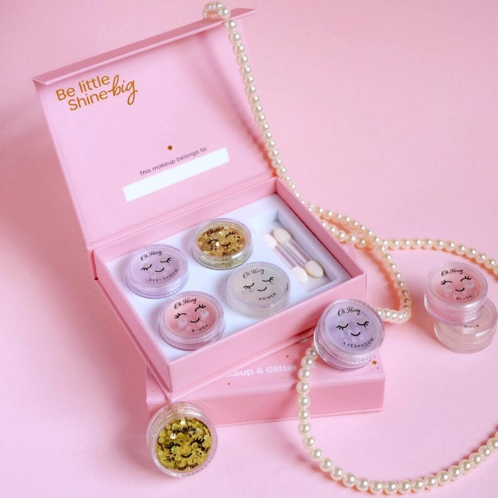 Bio Glitzer von Oh Flossy – sicher für Kinder, pflanzenbasiert und biologisch abbaubar. Perfekt für kreative Schminklooks & Kinderpartys.