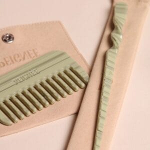 Elegante Haarnadel aus 5 mm dickem Acetat mit Twist-Ende für Chignon und Dutt – hält zuverlässig, ohne an den Haaren zu ziehen. In vier Farben erhältlich.