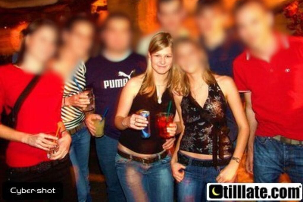 Altes Tilllate-Partyfoto vom 17.2.07 – Mittels DNA-Test haben sich 2 Halbschwestern gefunden, die sich unwissentlich schon 20 Jahre kannten