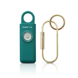 Der TinyTin ist ein hochwertiger Taschenalarm, klein, leicht und laut – so richtig laut. Im Notfall kannst du damit schnell auf dich aufmerksam machen.